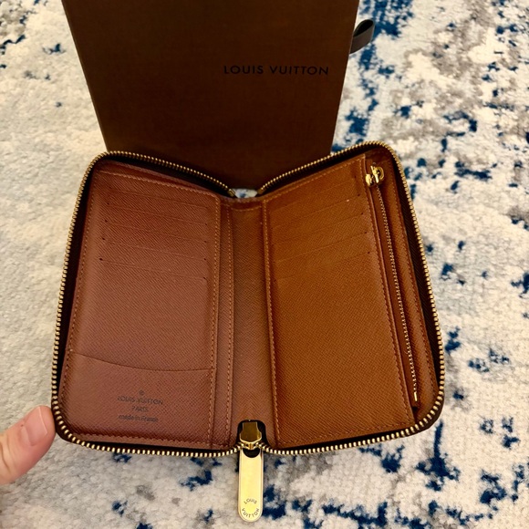Louis Vuitton Monogram Zippy Coin
Purse Wallet With Box - Picture 6 of 7